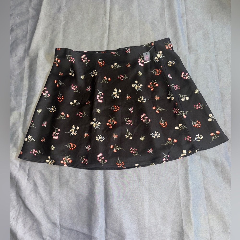 No Boundaries Black Floral Mini Skirt Juniors Size Large 11-13